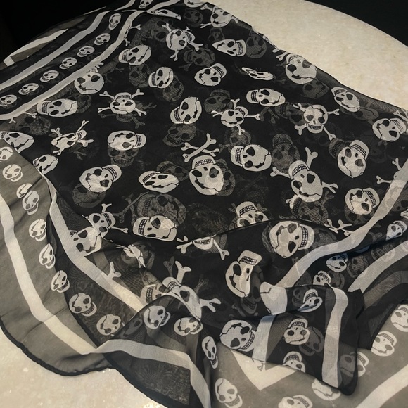 B&W SKULL SILK SCARF - Picture 1 of 3